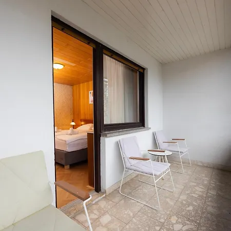 Appartamento Papas Lesce (Upper Carniola)