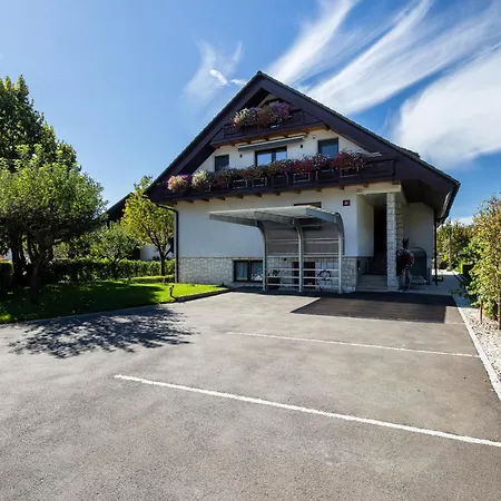 Papas Apartman Lesce (Upper Carniola)